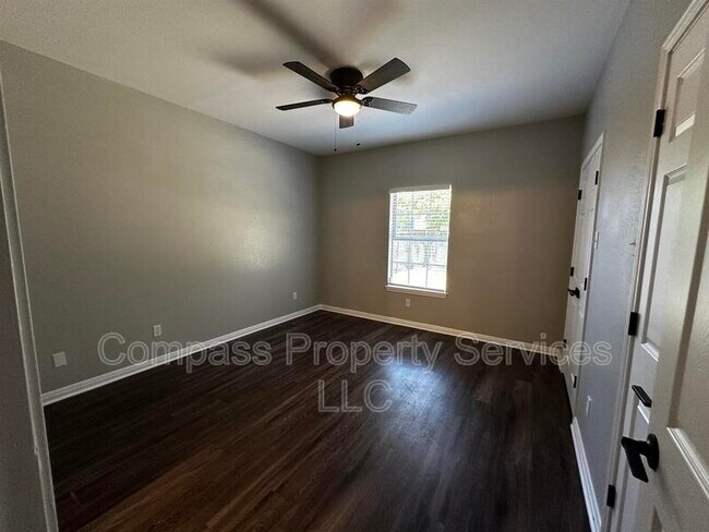 Building Photo - 1613A Bagby Ave