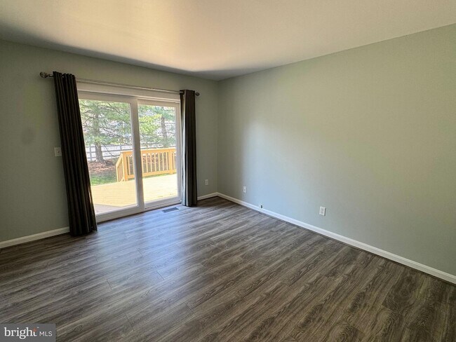 Building Photo - 8013 Bridgepointe Dr