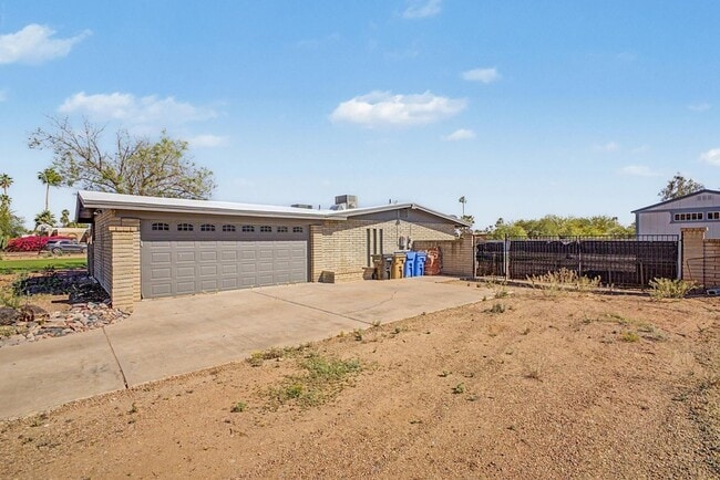 Building Photo - 6315 E Delcoa Ave