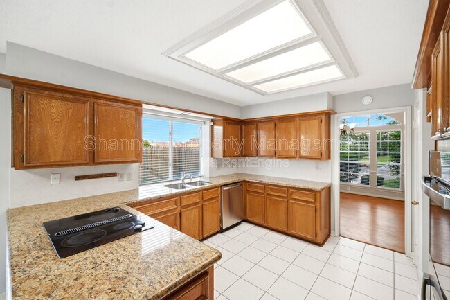 Building Photo - 15911 Moonrock Dr