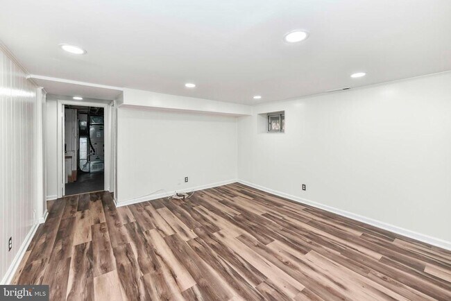 Building Photo - 3057 S Buchanan St