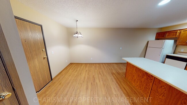Building Photo - 1115 Teakwood St