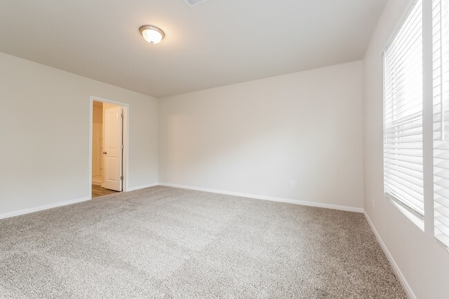 Building Photo - 17640 Cedar Crst Dr