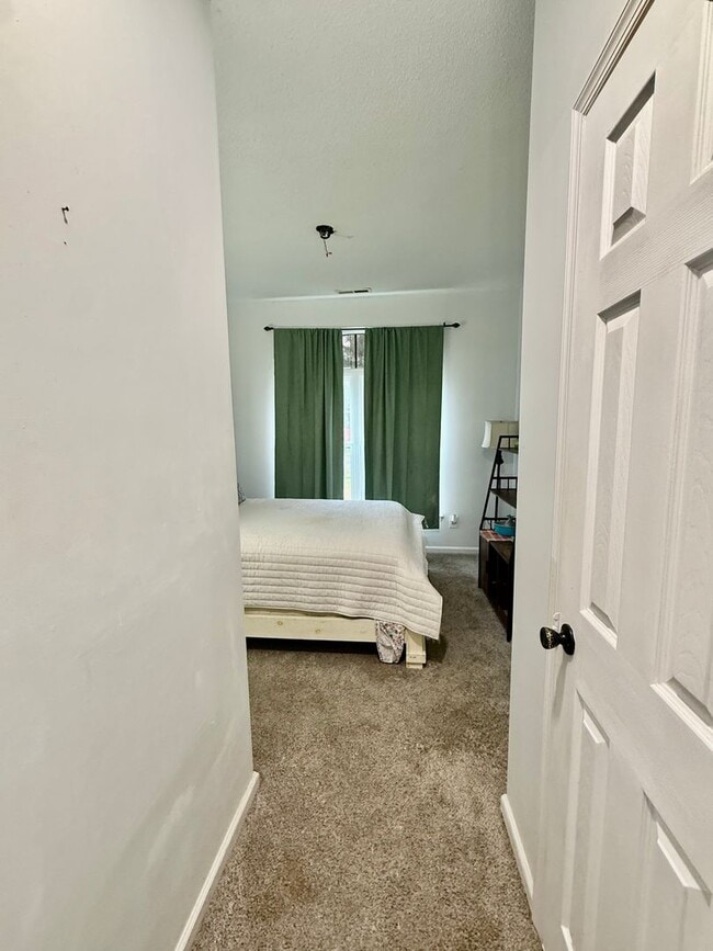 Building Photo - 3BD/2BA Updated Ranch on a Wooded Lot- Two...