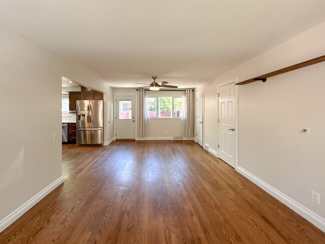 Building Photo - Stylish Grosse Pointe Woods Ranch with EV ...