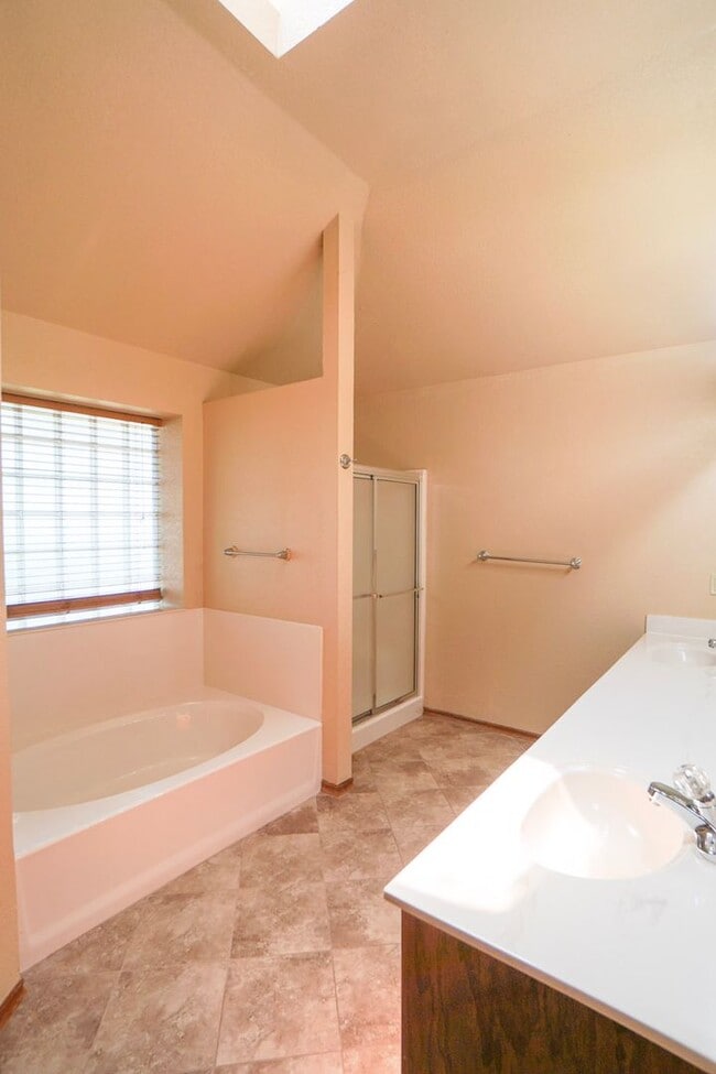 Building Photo - 3 bed/2 bathroom near State Highway 9