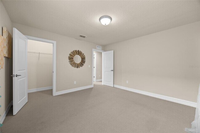 Building Photo - 2880 E Lake Pointe Dr