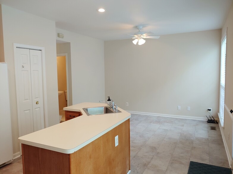 Building Photo - 47608 Sandbank Sq