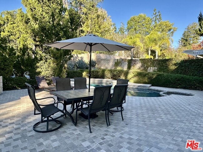 Building Photo - 26065 Redbluff Dr