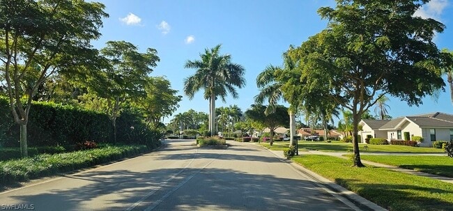 Building Photo - 460 Fox Haven Dr