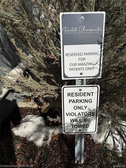 Building Photo - 107 W Grand River Ave