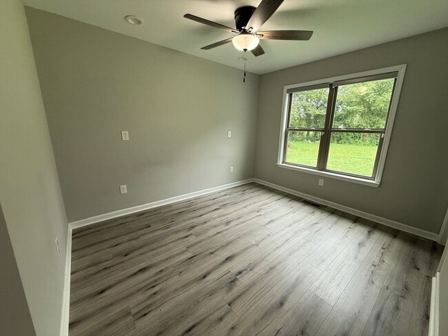 Building Photo - 3 Bedrooms, 2 Bathrooms - Home in South Rome!