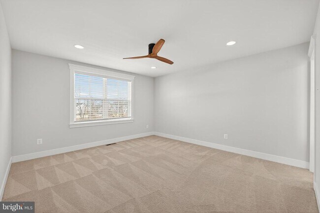 Building Photo - 513 Parkland Dr