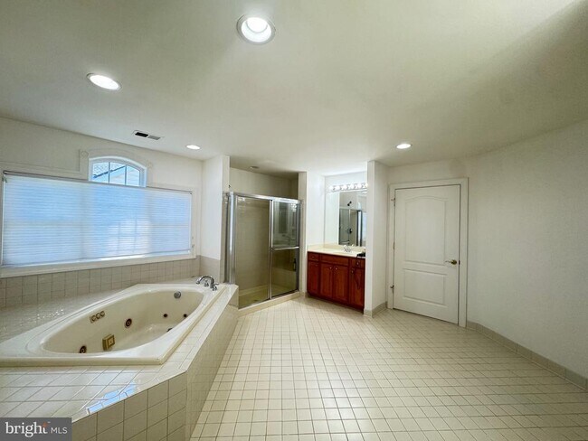 Building Photo - 5117 Sante Fe Ct