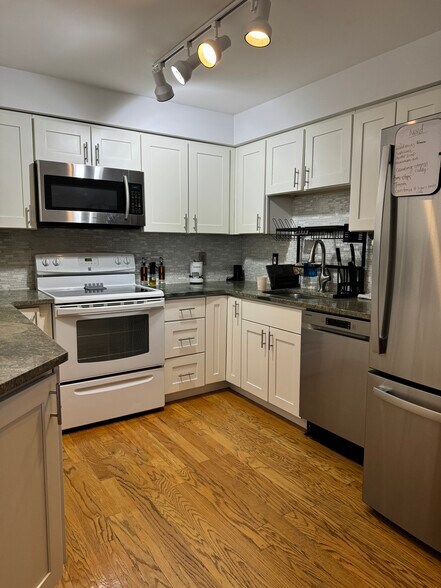 Building Photo - 382 Ocean Ave