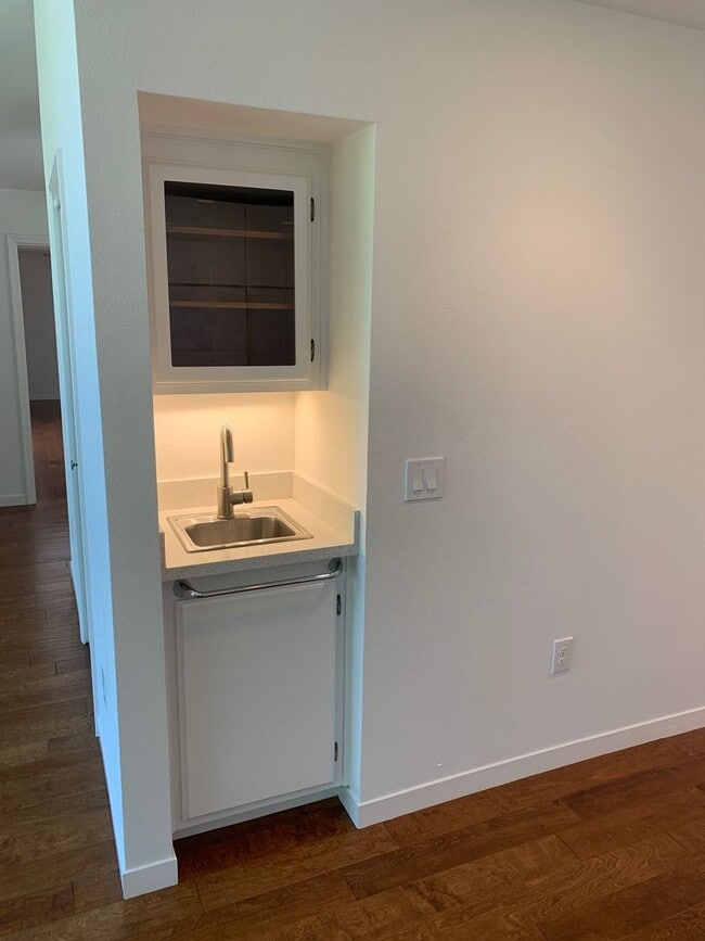 Building Photo - Updated 3 bedroom 2 bathroom Single Family...