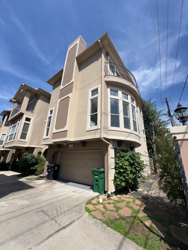 Building Photo - 1304 Dart St