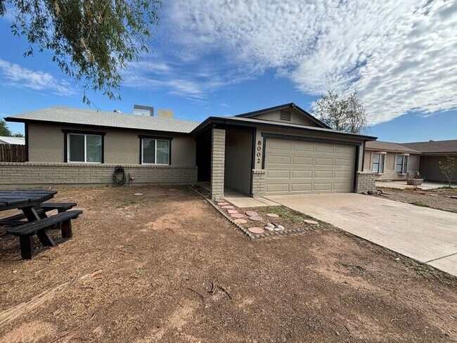 Primary Photo - READY TO VIEW NOW! Spacious 3 Bed 1 Bath H...