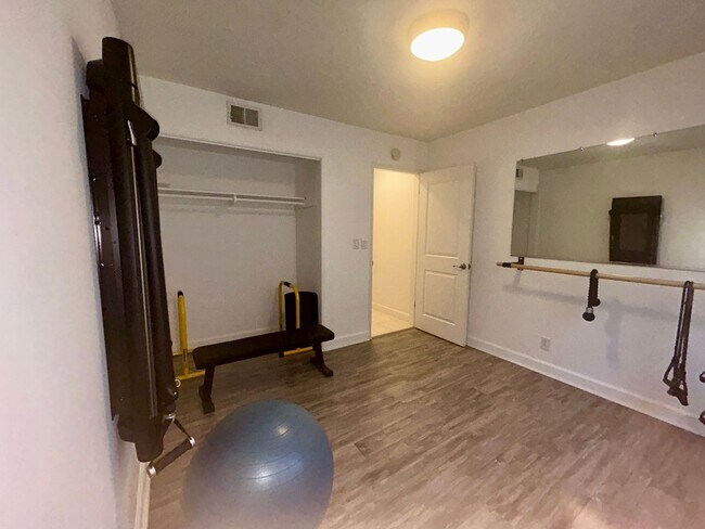 Building Photo - Beautiful Fully Furnished 4Bed/2Bath Home for Rent