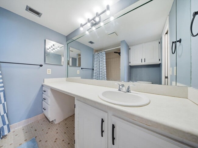 Building Photo - 6539 Coral Lake Dr