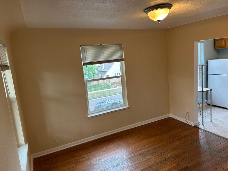 Livingroom - 42 Fox St