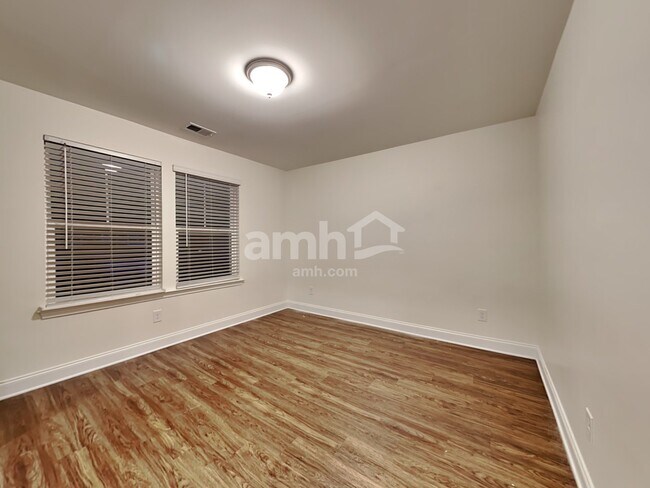 Building Photo - 106 Doral Blue Dr