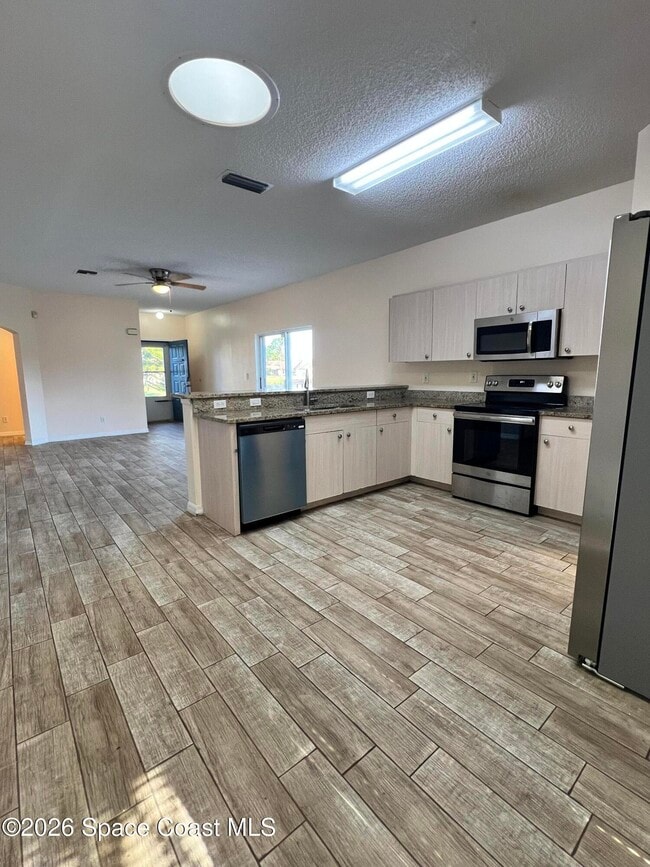 Building Photo - 957 Bimini Ave