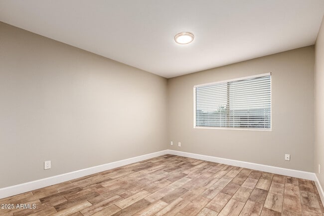 Building Photo - 2731 E Charleston Ave