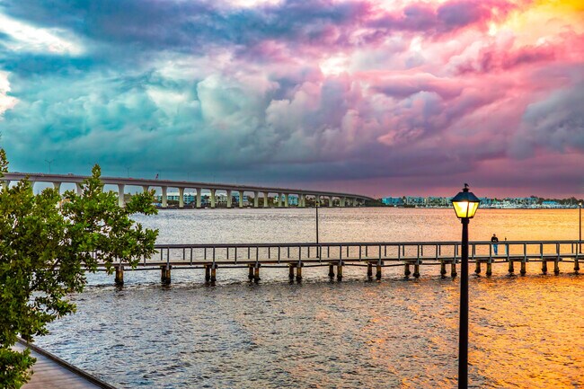 Building Photo - 41 SW Seminole St