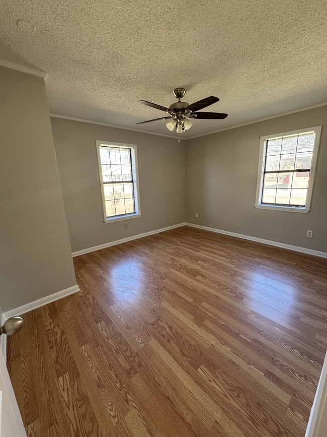 Building Photo - 219 W 8th St