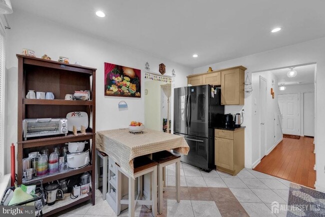 Building Photo - 5 Pond View Dr