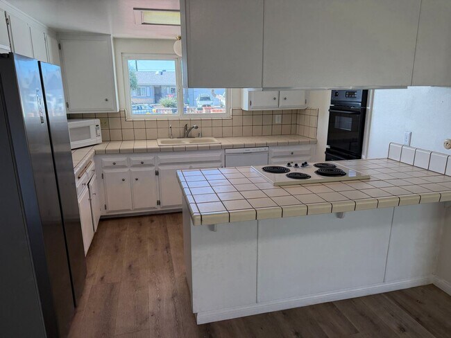 Building Photo - East Ventura