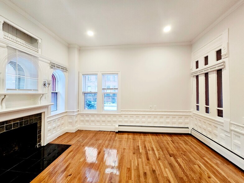 Building Photo - 197 Commonwealth Ave