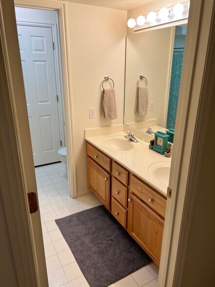 Basement - Bath 1/2 - 565 W 40 N