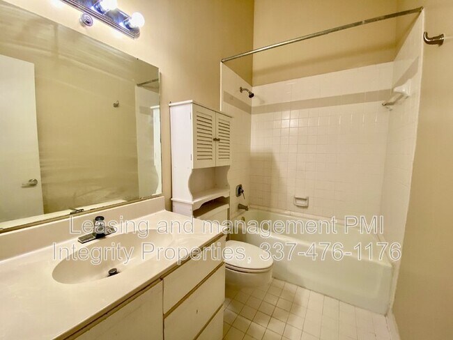 Building Photo - 11550 Southfork Ave