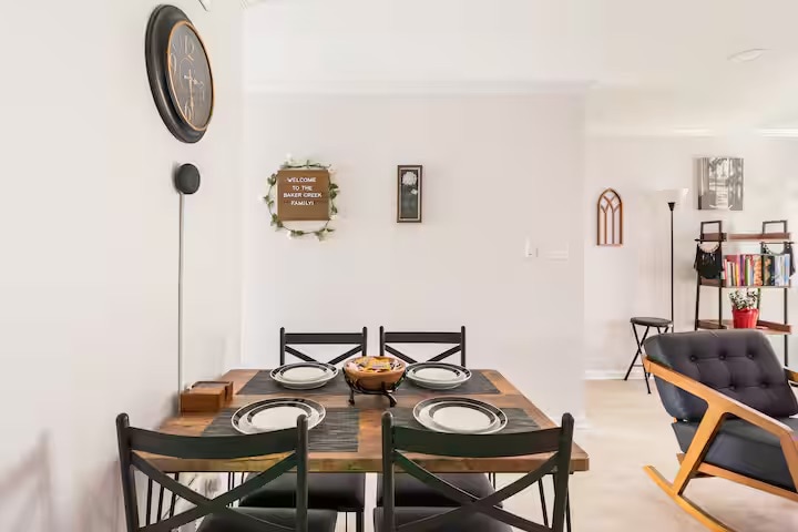 Building Photo - Room in Townhome on Baker Ct