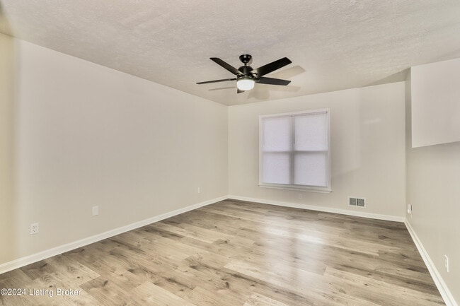 Building Photo - 9104 Royal Oak Dr