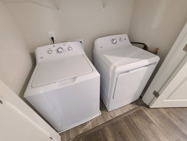 Building Photo - 3 Bed and 3 Bath Brand new ready for move-...