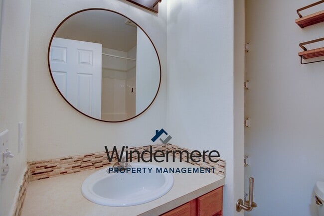 Building Photo - 3 Bed 2 Bath House in Spring Hollow