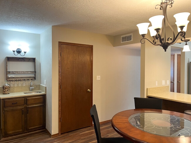 Building Photo - 214 Metz Dr