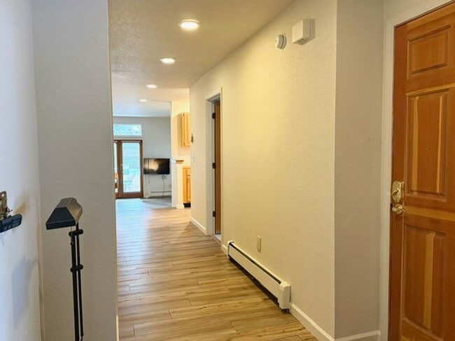 Building Photo - One-level living with garage close to Incline beaches