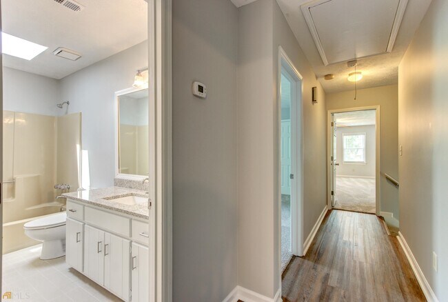 Building Photo - 180 Fairfield Cir