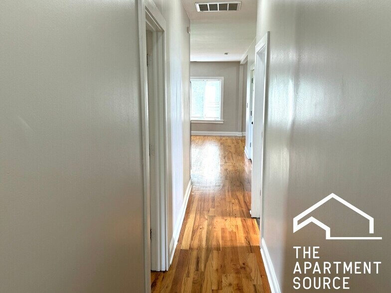 Building Photo - 3904 W Armitage Ave