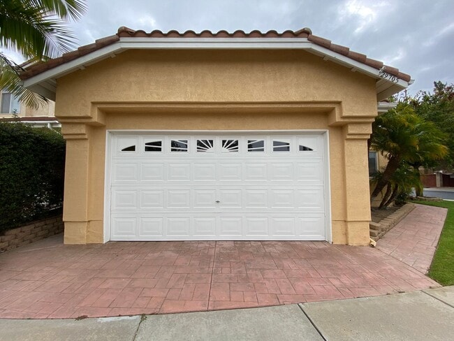 Building Photo - Spacious 3 Bedroom, 2 Bath located in Treasures of Caste Creek Community!