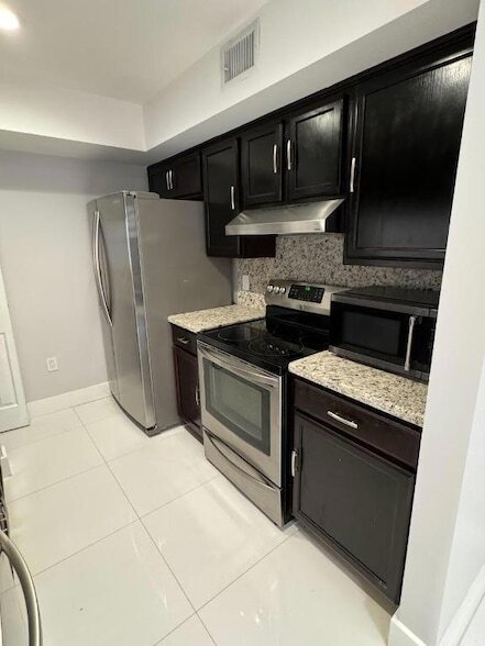 Building Photo - 4852 N State Rd 7