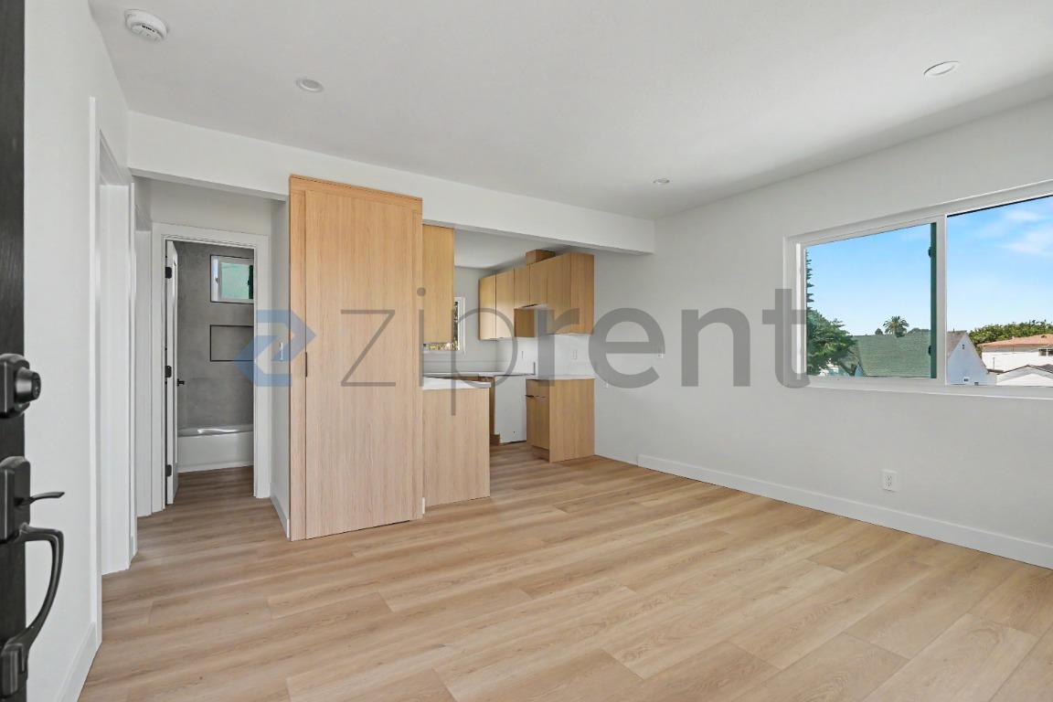 Building Photo - Unit 3