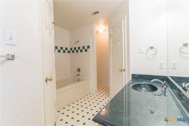 Building Photo - 4514 Hondo Dr