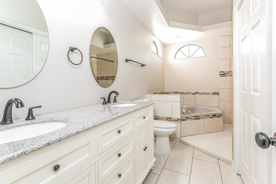 Building Photo - 8728 Grandee Dr