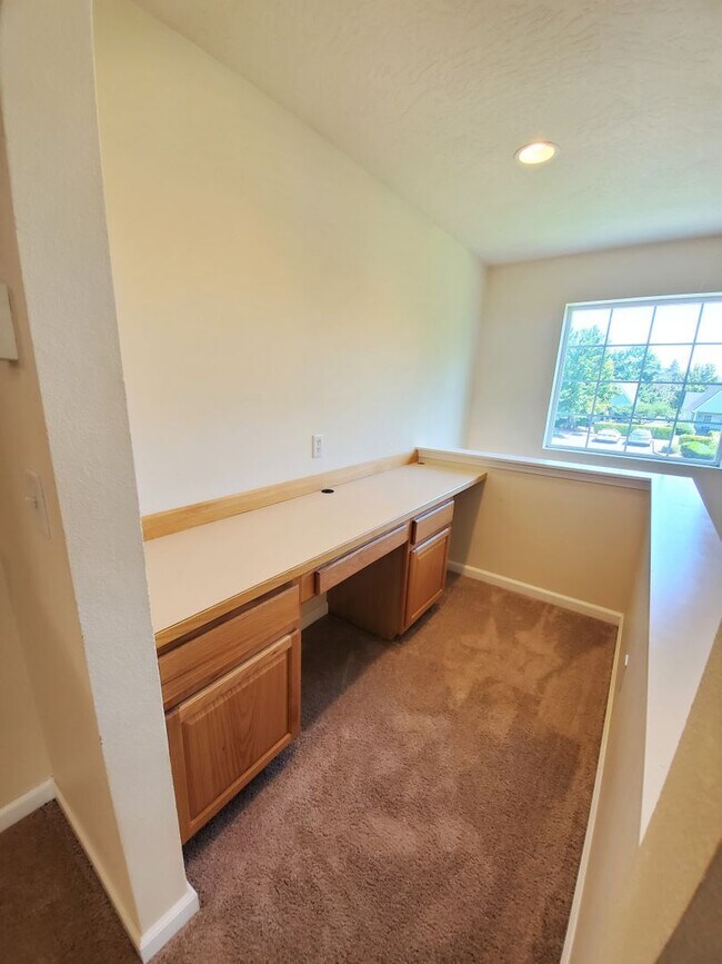 Building Photo - Beautiful Condo in Gilham