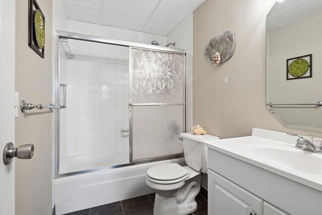Building Photo - 424 N Riverside Dr